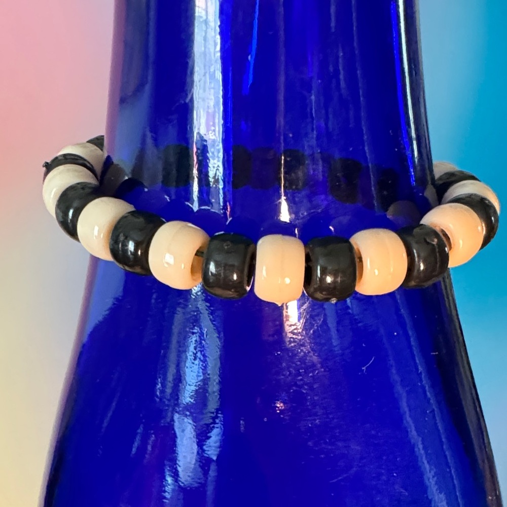 Chic Black and Cream Beaded Bracelet